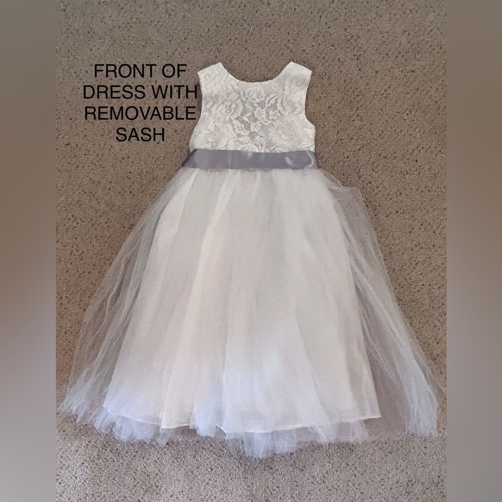 White Lace & Tulle Girl's Dress - Flower Girl, Communion, etc. size 4. EUC